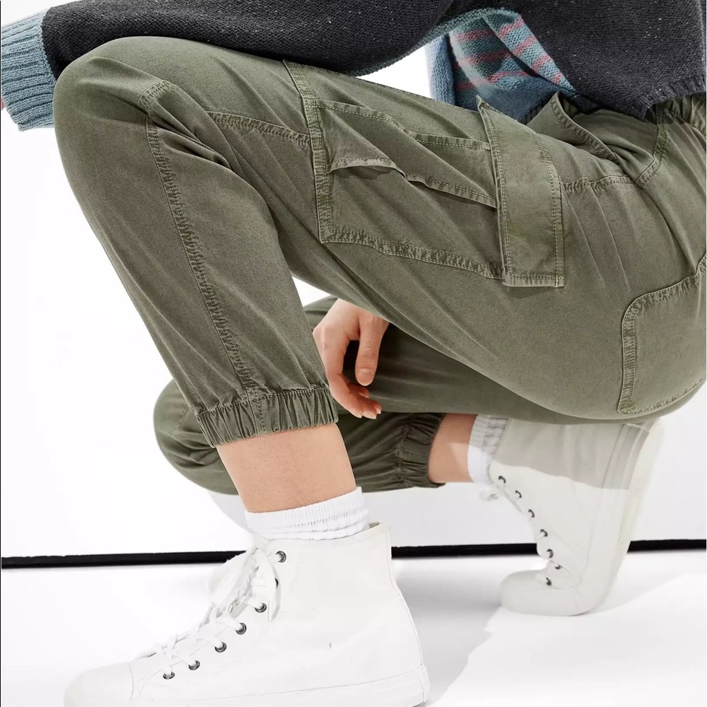 American Eagle relaxed mom joggers